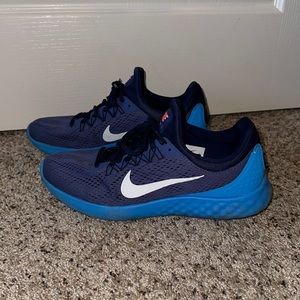 Women’s Nike Skyelux shoes - size 11